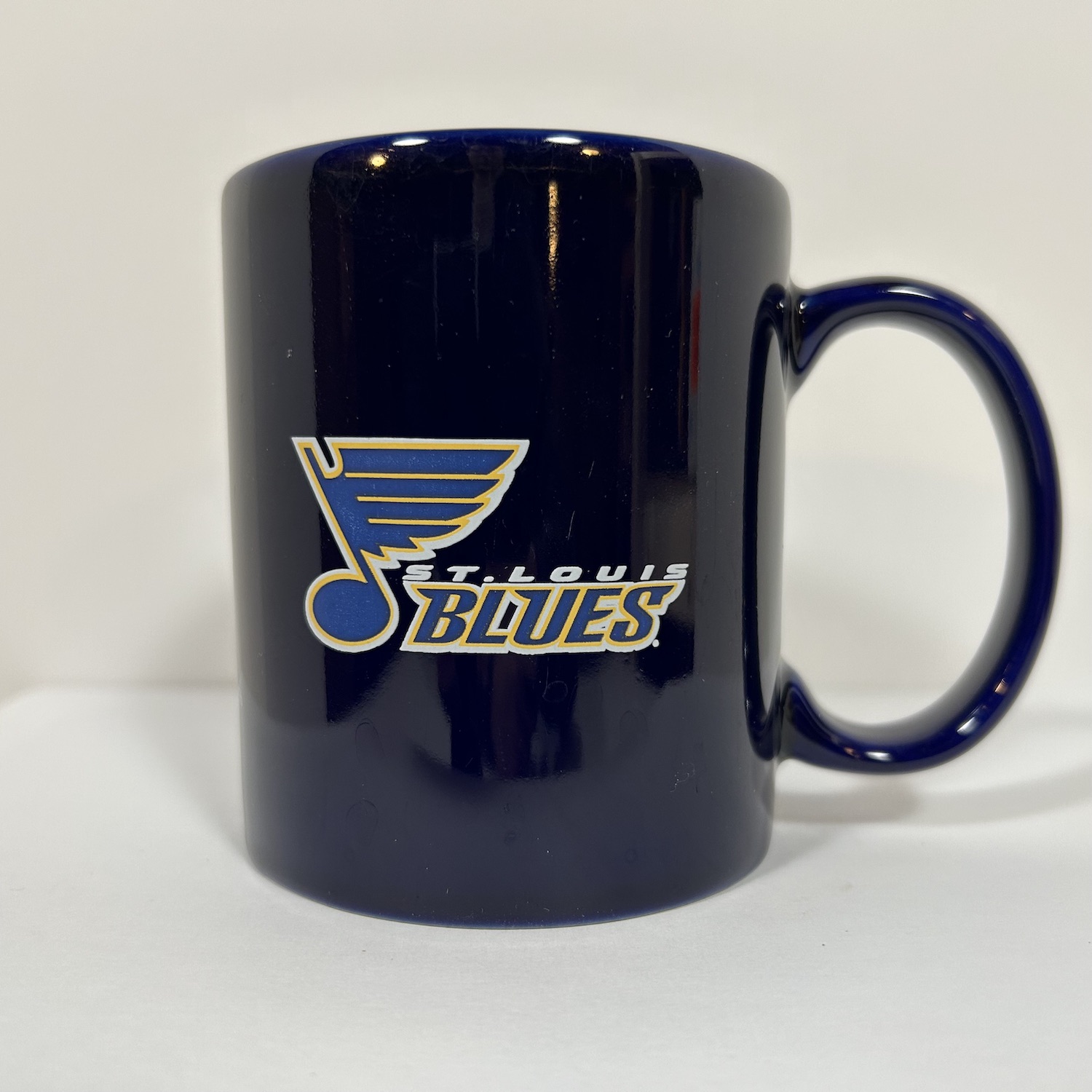 simple navy coffee mug with the late two thousands blues logo